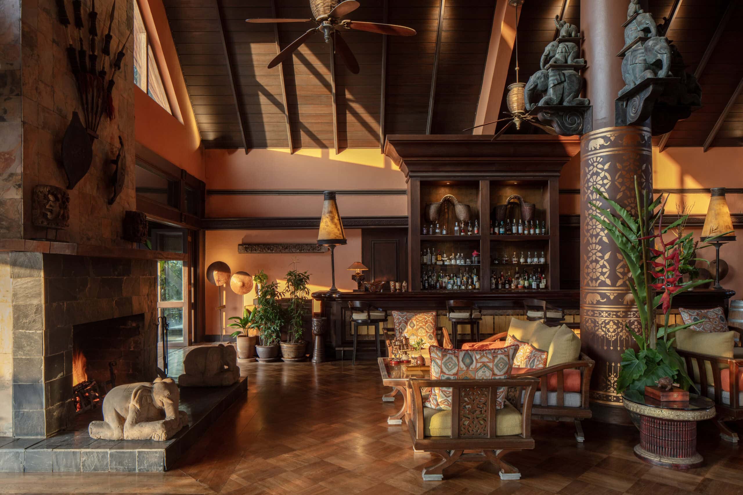 32-Anantara_Golden_Triangle_Elephant_Bar_8529-4