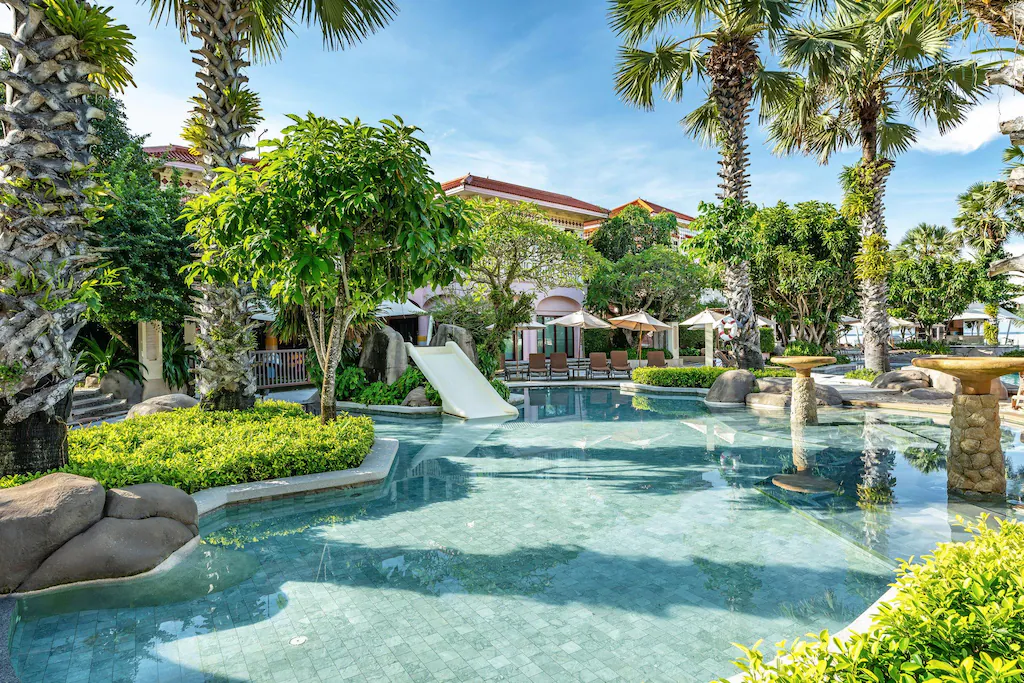 Centara Grand Beach Resort Phuket37
