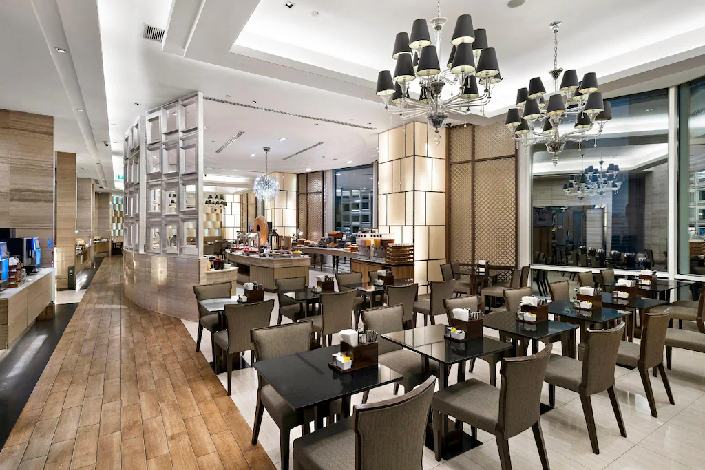 Grande Centre Point Hotel Terminal 215