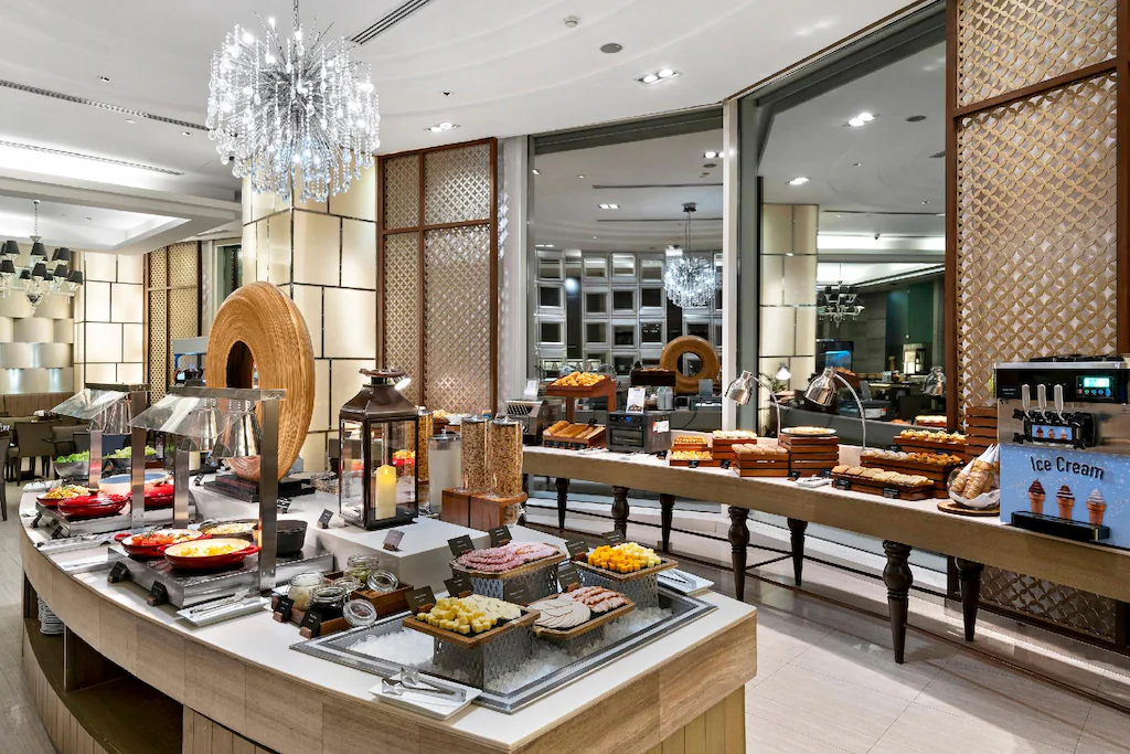 Grande Centre Point Hotel Terminal 216