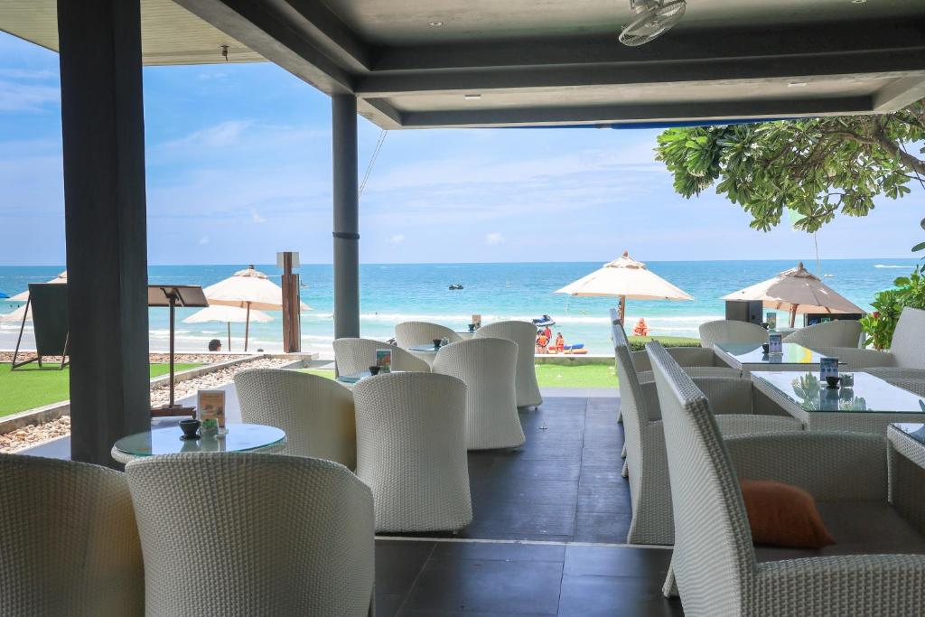 KC Beach Club & Pool Villas13