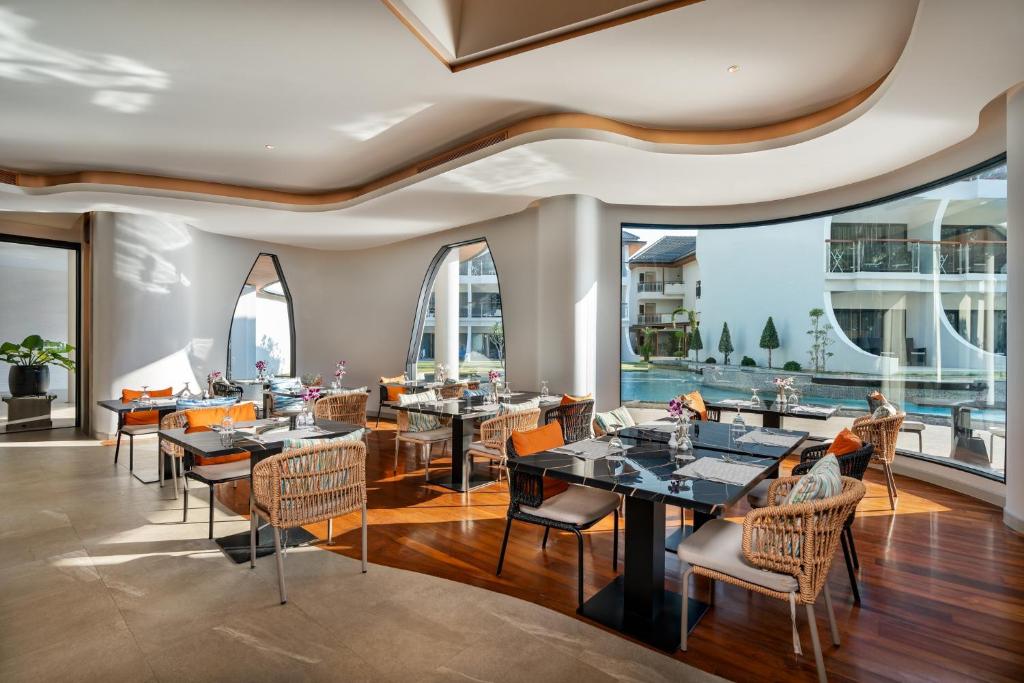 Amora Beach Resort Phuket11