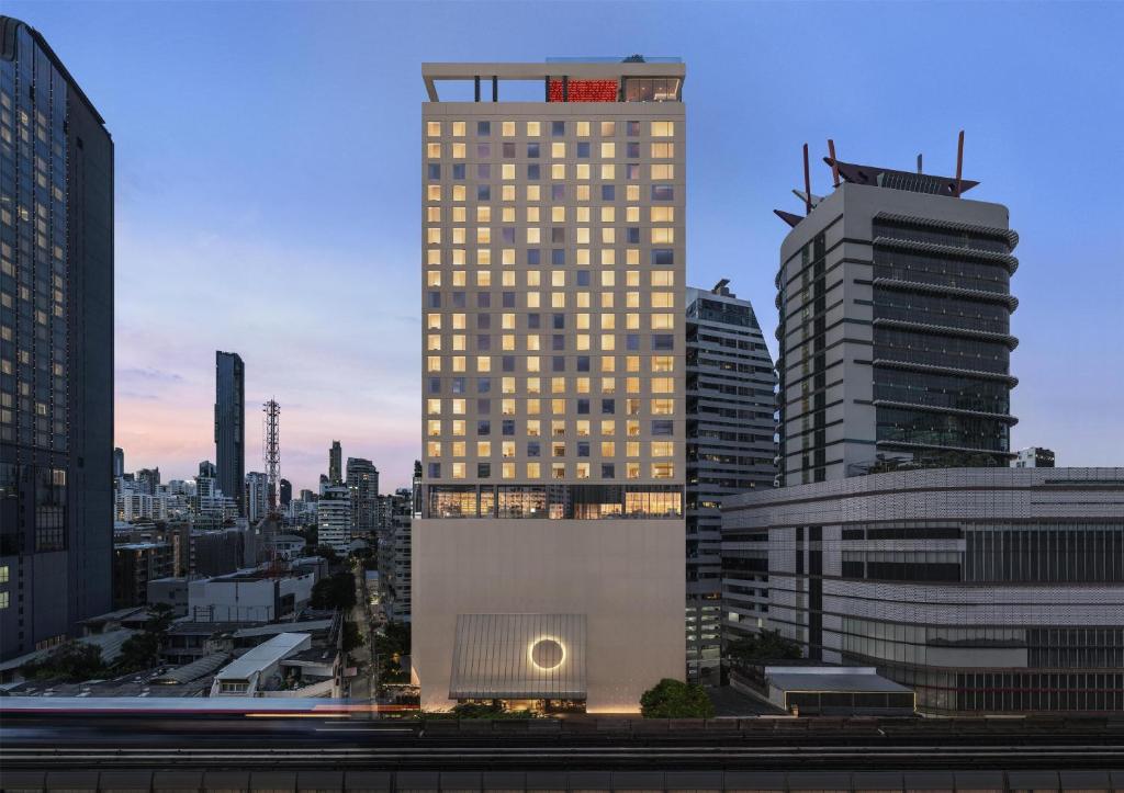 12-KromoBangkok,CurioCollectionByHilton-Overview-fe0eafe0