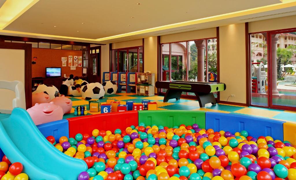 Centara Grand Beach Resort Phuket50