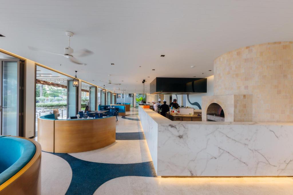 Oceanfront Beach Resort15