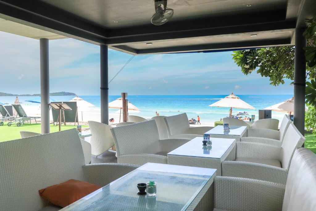 KC Beach Club & Pool Villas15