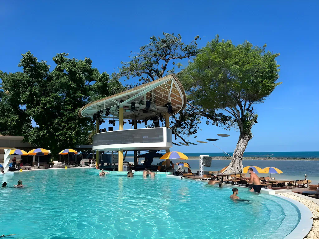 Arkbar Beach Club & Resort8