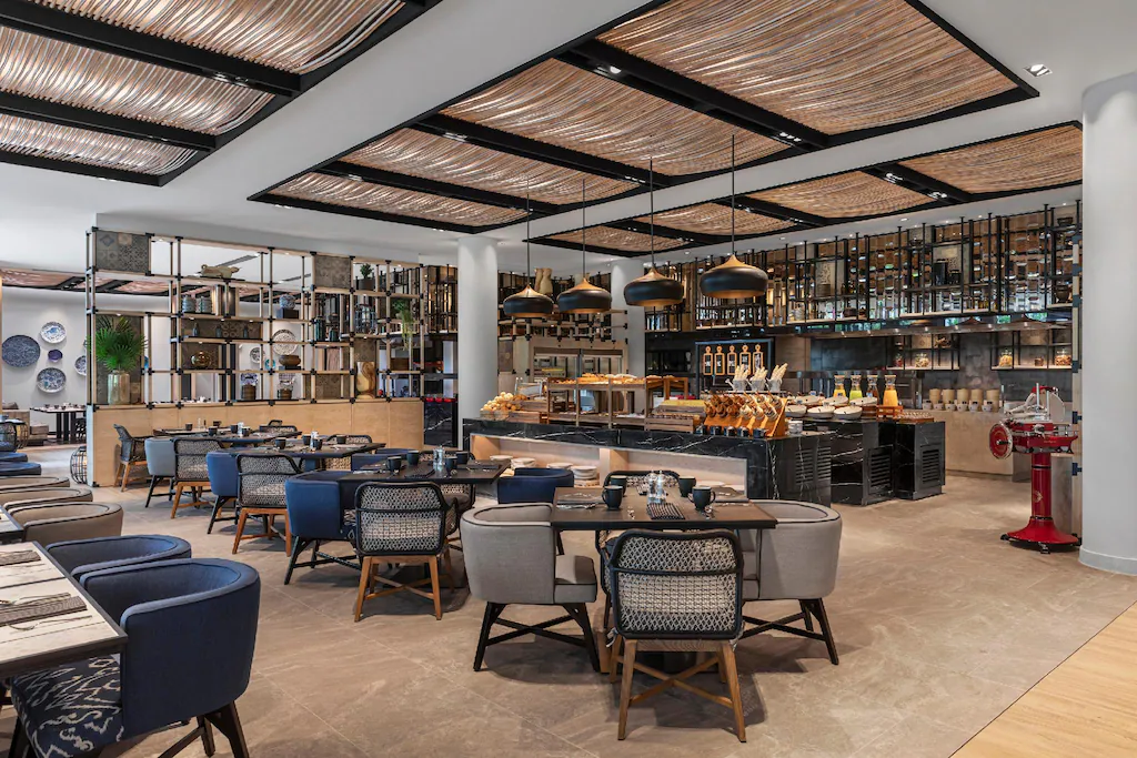 Four Points by Sheraton Phuket Patong Beach Resort5