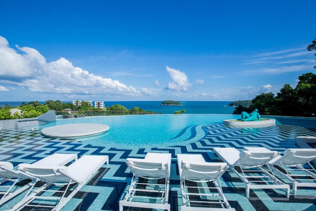 The SIS Kata Resort 18