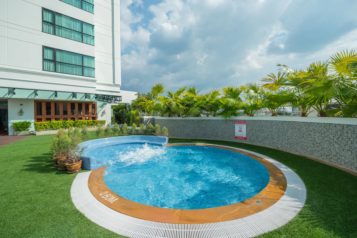 pooloutside
