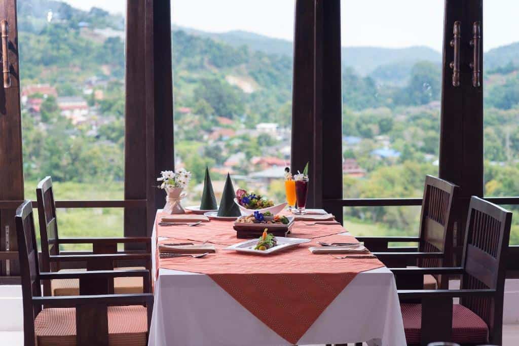 Dining2
