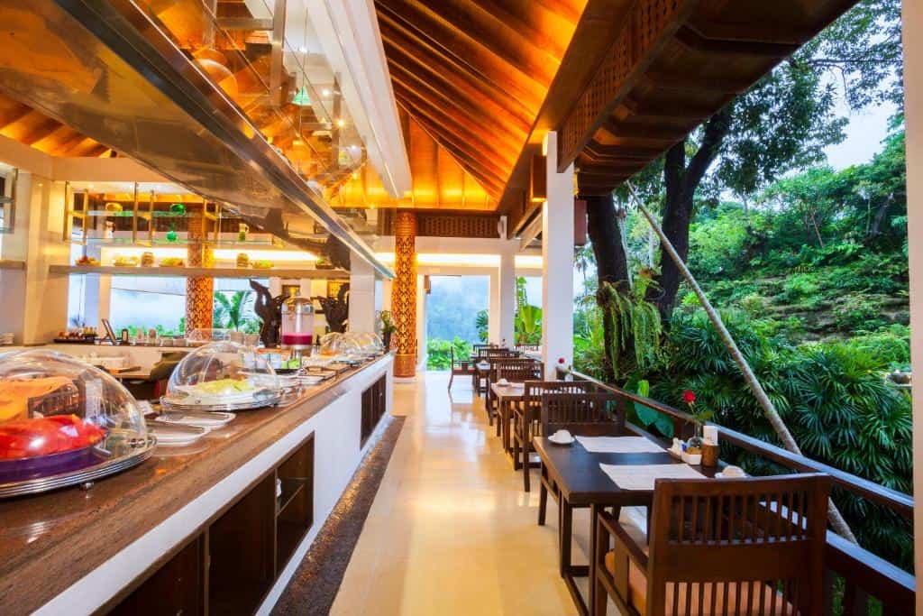 Dining4