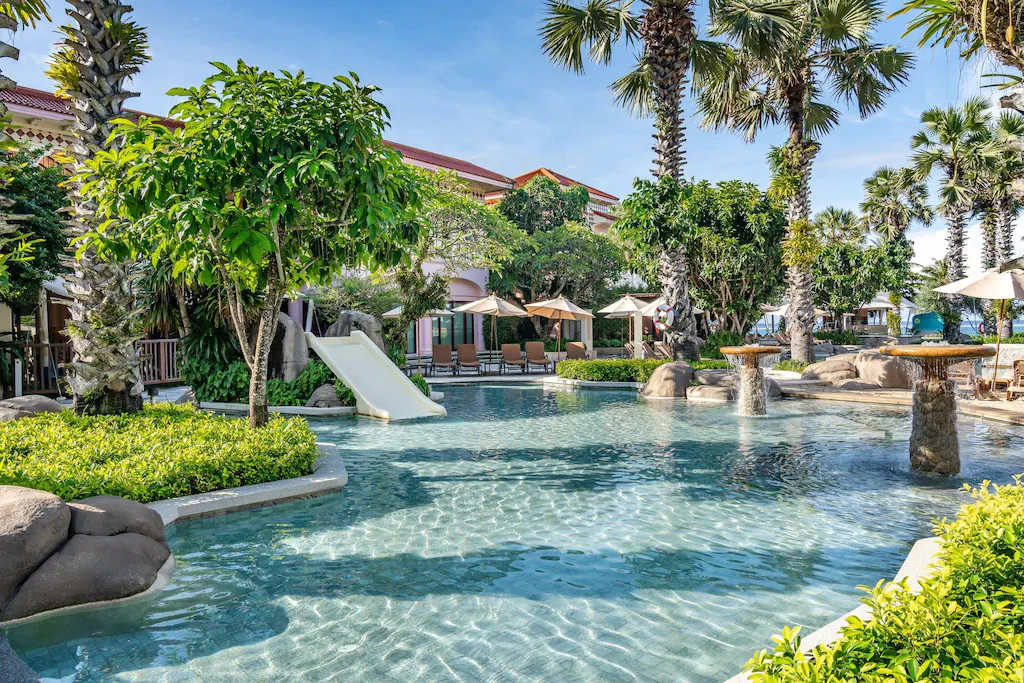Centara Grand Beach Resort Phuket32
