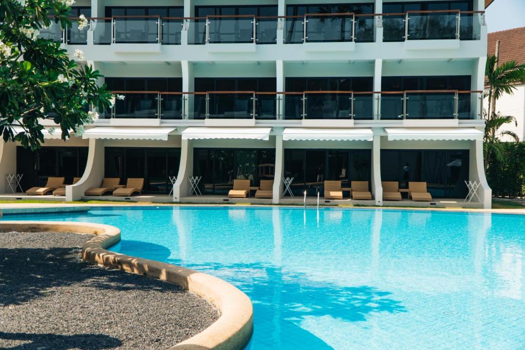 Amora Beach Resort Phuket37